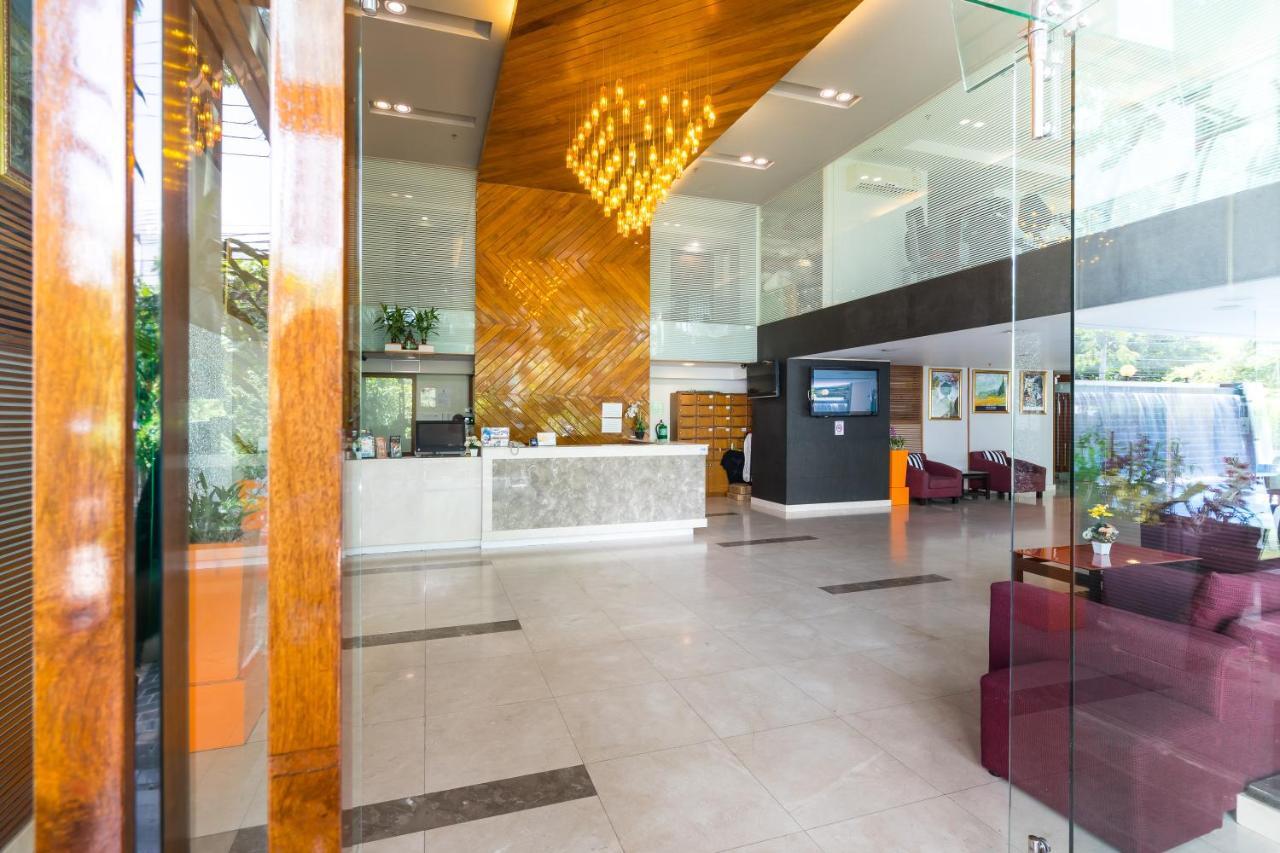 Nice Residence Bangkok Bagian luar foto