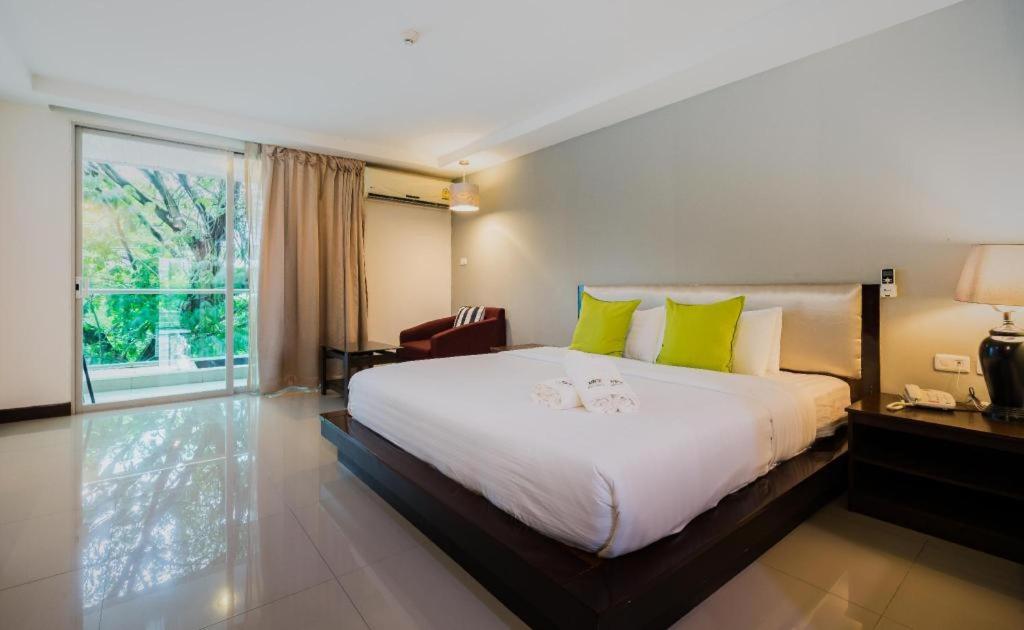 Nice Residence Bangkok Bagian luar foto
