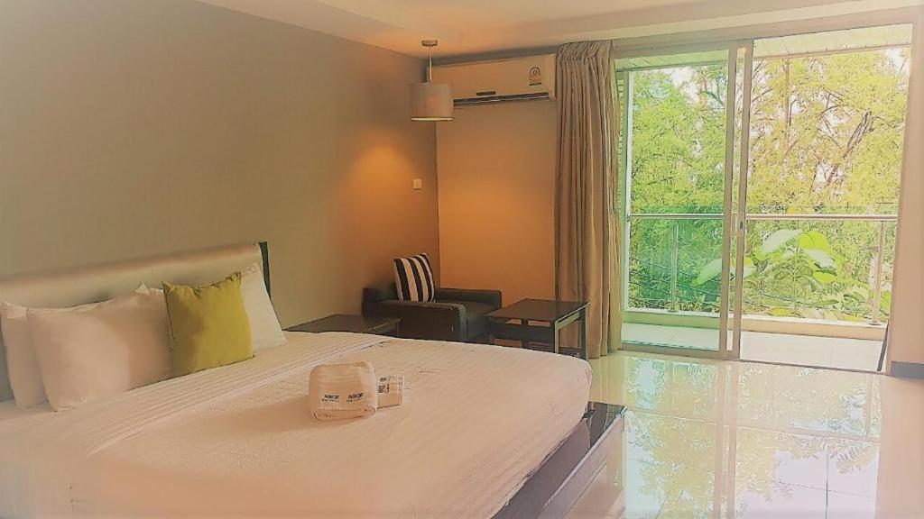 Nice Residence Bangkok Bagian luar foto