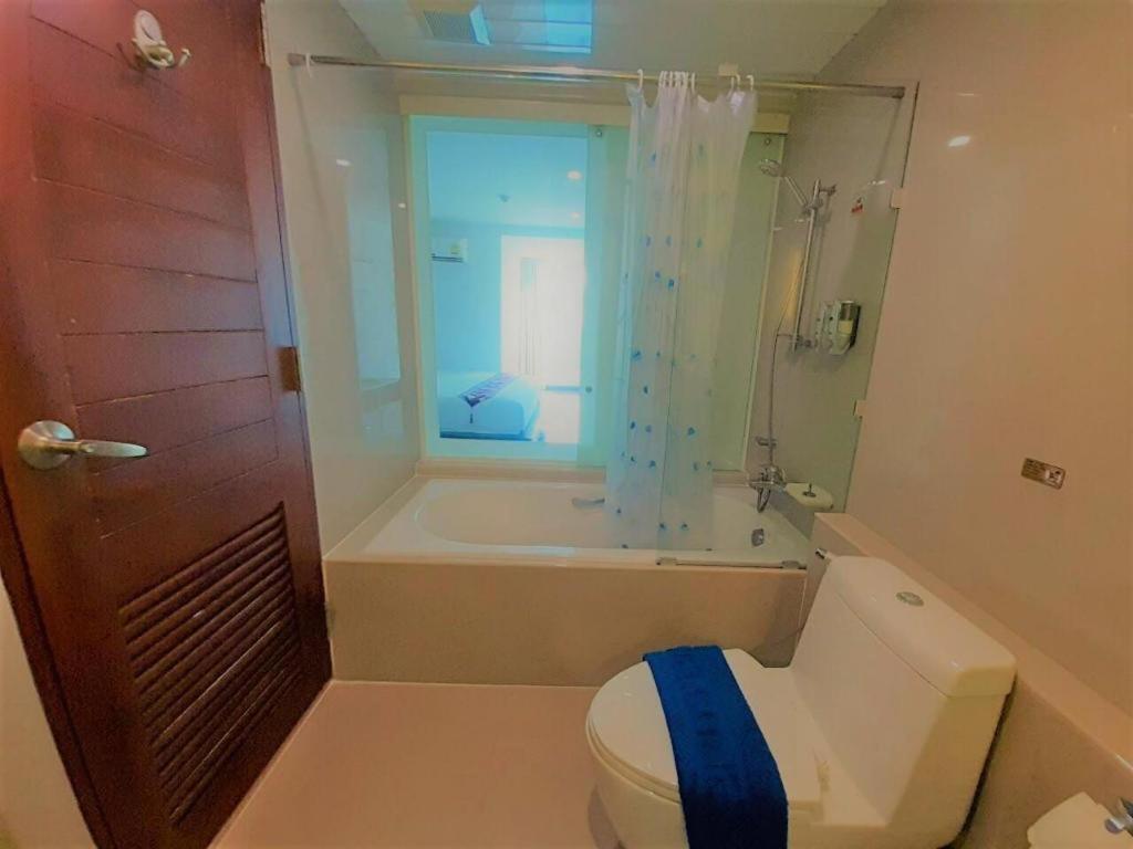 Nice Residence Bangkok Bagian luar foto
