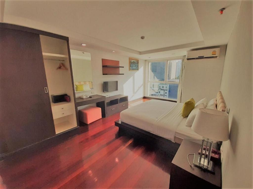 Nice Residence Bangkok Bagian luar foto