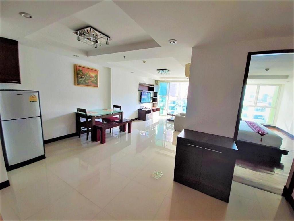 Nice Residence Bangkok Bagian luar foto