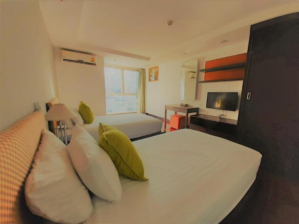 Nice Residence Bangkok Bagian luar foto