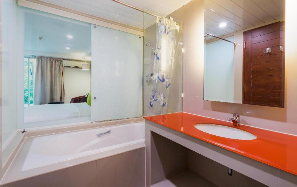 Nice Residence Bangkok Bagian luar foto