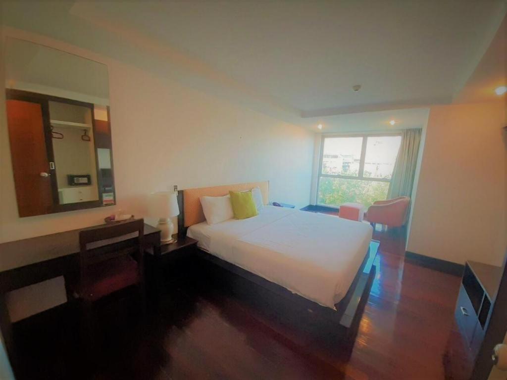 Nice Residence Bangkok Bagian luar foto