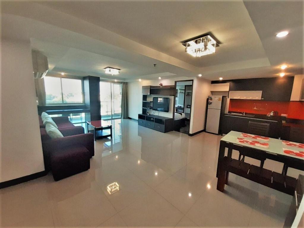 Nice Residence Bangkok Bagian luar foto