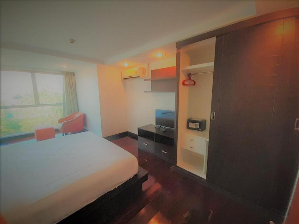 Nice Residence Bangkok Bagian luar foto