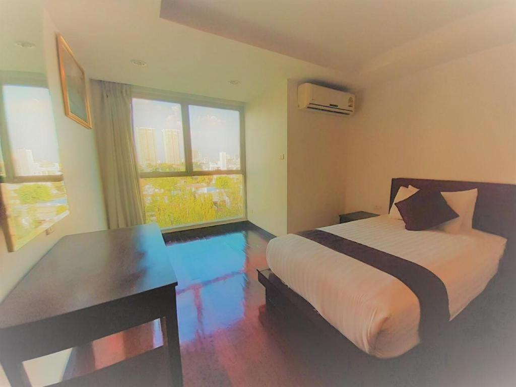 Nice Residence Bangkok Bagian luar foto