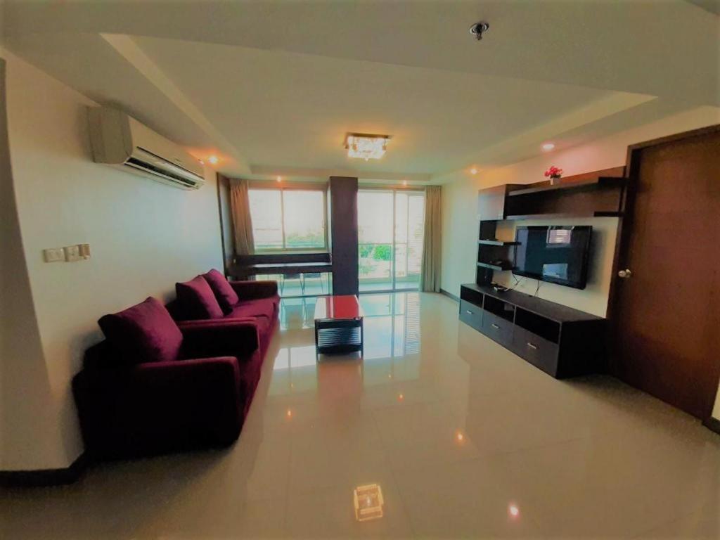 Nice Residence Bangkok Bagian luar foto
